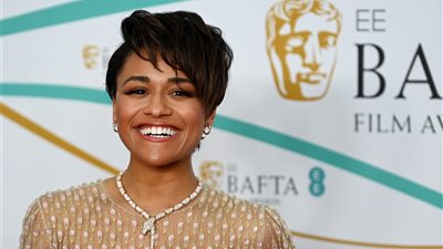 البافتا، ردود فعل نجوم هوليود على العرض الافتتاحي الكارثي لـ أريانا ديبوز (فيديو)