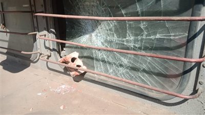 النقل تدرس وقف خط قطارات شربين - طنطا بسبب تكرار رشق السائقين بالحجارة 