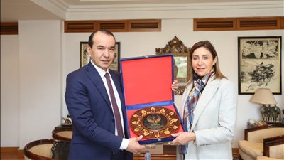 وزيرة الثقافة تبحث مع نظيرها الأوزباكستاني سُبل التعاون المشترك (صور)