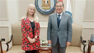 وزير البترول يبحث مع السفيرة الأيرلندية فرص التعاون في الأنشطة البترولية