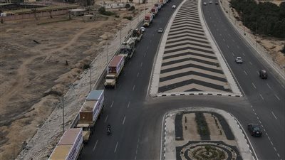 مصر ترسل قافلة تتضمن مئات الأطنان من المساعدات إلى سوريا وتركيا بحرًا 