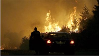 انفجاران يعقبهما حريق هائل بمصنع في ولاية أوهايو الأمريكية (فيديو)