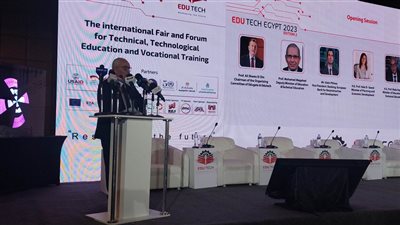 وزير التعليم يكرم أوائل الدبلومات الفنية 2022