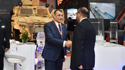 وزير الإنتاج الحربي يتفقد جناح الوزارة بمعرض الدفاع الدولي IDEX 2023 بالإمارات