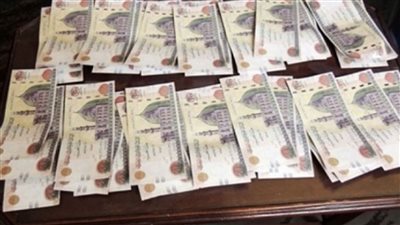 محصل وسائق بالنقل العام يعيدان 50 ألف جنيه لراكب في الإسكندرية