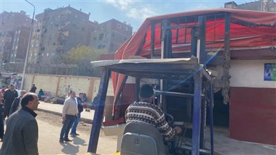 إزالة أكشاك مخالفة وضبط 4 سيارات نقل قبل إلقاء مخلفات ببولاق (صور)