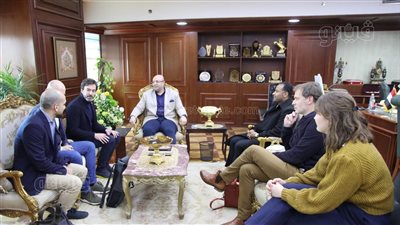 محافظ بني سويف يلتقي وفدًا من منظمة المدن المتحدة لبحث سبل التعاون