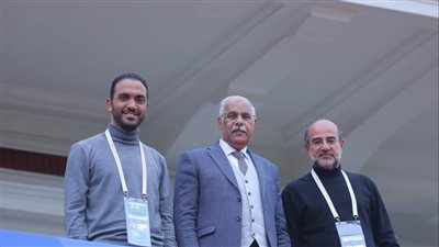جمال علام ونائب رئيس الاتحاد الافريقي يحضران مباراة تونس وغامبيا