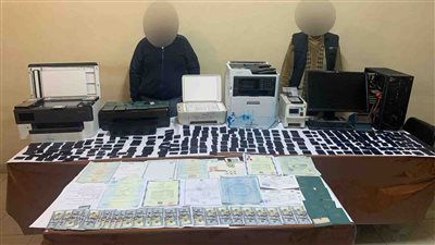 مباحث الأموال العامة تلاحق بائعى الوهم واساتذة تزوير العملات الوطنية والدولارات.. ورصد صفحات لترويج فئتى 100 و200 جنيه على فيس بوك.. خبير قانونى يكشف العقوبة 