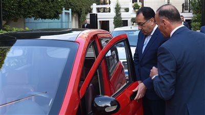 تصنيع سيارة كهربائية مصرية، رئيس الوزراء يكشف مستجدات المشروع (صور وفيديو) 