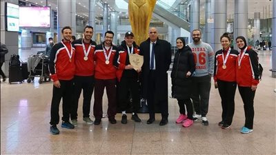 منتخب الريشة الطائرة يصل القاهرة بكأس البطولة الأفريقية
