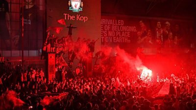 لإزعاج اللاعبين، تصرف مثير من جماهير ليفربول قبل مباراة ريال مدريد (فيديو)