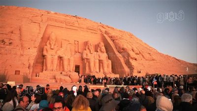 6 آلاف سائح في مطار أبو سمبل لمشاهدة تعامد الشمس على وجه رمسيس الثاني 
