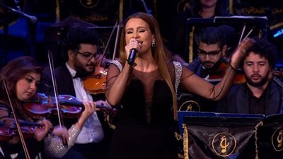 كارول سماحة تحتفل بمرور 20 عاما على كليب اطلع فيي (فيديو)