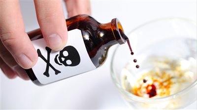 تفسير حلم تناول السم في المنام وعلاقته بالحصول على المال الكثير