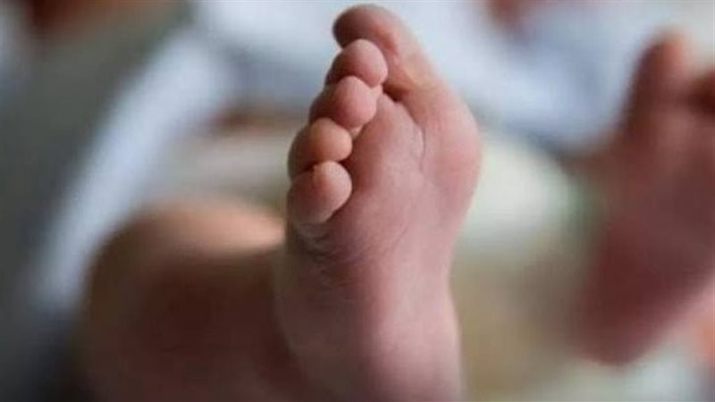 طفلة حديثة الولادة،