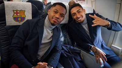 برشلونة يطير إلى إنجلترا لمواجهة مانشستر يونايتد بالدوري الأوروبي ( صور)