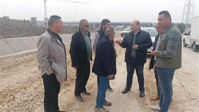 نائب محافظ الجيزة يتفقد مشروعات رصف الطرق بمركز أوسيم (صور)