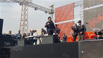 مصطفي حجاج لطلاب جامعة حلوان: أنا مبسوط إني وسطكم ( فيديو وصور)