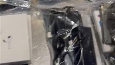 ضبط راكب حاول تهريب 467 وحدة تليفونات في مطار القاهرة 