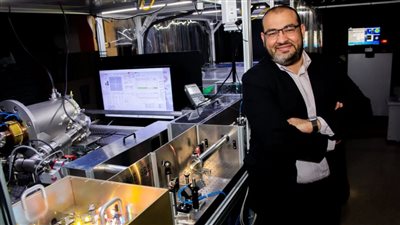 عالم مصري يحقق إنجازا غير مسبوق في علوم الأتوثانية، طور أول وأسرع ترانزيستور بالعالم 