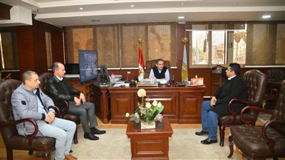 محافظ الغربية يناقش ملف التحول الرقمي ومشروعات حياة كريمة بزفتى