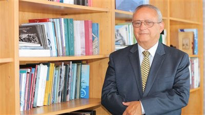 محاضرة بعنوان الطبقة الوسطى لمدير مكتبة الإسكندرية بالمجمع العلمي 