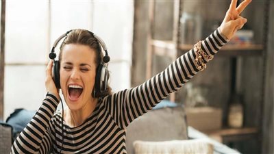 الموسيقى الصاخبة تؤثر على المخ والقلب ويجب الحذر منها (فيديو)