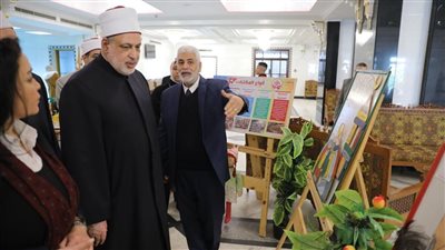 وكيل الأزهر ورئيس قطاع المعاهد الأزهرية يفتتحان معرضا فنيا للطلاب والمعلمين