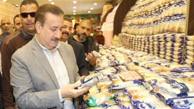 ضبط 1.5 طن دقيق وأرز لبيعه بأزيد من التسعيرة في المنوفية