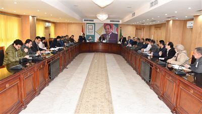 محافظ الفيوم يطالب شركات حياة كريمة بسرعة الانتهاء من مشروعاتها