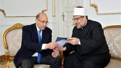 وزير الأوقاف ورئيس تحرير الأهرام يناقشان التعاون المشترك في مجال التدريب 