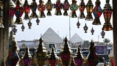 هاتوا الفوانيس يا ولاد.. الأسعار تبدأ من 40 جنيهًا وتصل إلى 30 ألفًا (صور) 