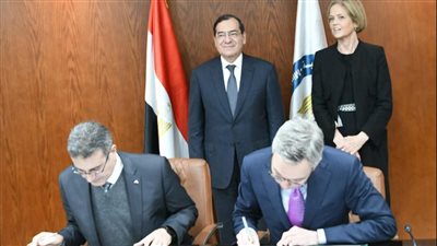 وزير البترول يشهد توقيع اتفاقية بين القابضة للبتروكيماويات وسكاتك النرويجية 