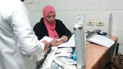 مدير الرعاية الصحية بمطروح تتفقد وحدة السادات الصحية لمتابعة انتظام العمل (صور)