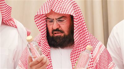 السعودية تدشن عبوات جديدة لماء زمزم في المسجد الحرام (صور) 