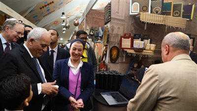 وزيرة البيئة: إعادة تدوير المخلفات أصبح مصدر رزق ومجالا واعدا لفرص العمل (صور)