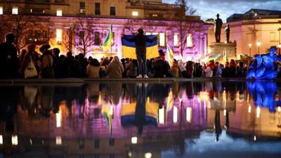 في ذكرى عام على حرب أوكرانيا، أوروبا تكتسي الأزرق والأصفر (صور)