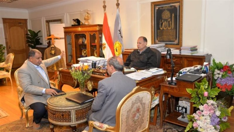 اجتماع محافظ أسيوط،