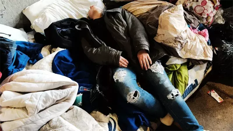  تعاطي المخدرات،