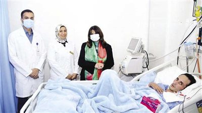 وزيرة الهجرة تتابع حالة الشاب المصري العائد من موزمبيق