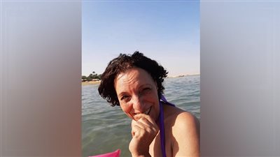 عارفة عبد الرسول عن صور الإغراء: اللي بيديني مصروف يقطعه (فيديو)