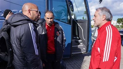 الجهاز الفني للأهلي يراجع خطة مباراة صن داونز بالمحاضرة الختامية 