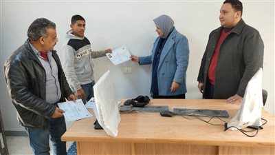 القوى العاملة: تسليم شهادات خريجي دورات تدريبية بكفر الشيخ