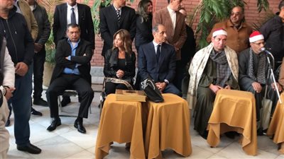 جمال مبارك وزوجته يحييان ذكرى رحيل الرئيس الأسبق من أمام ضريحه (فيديو وصور) 