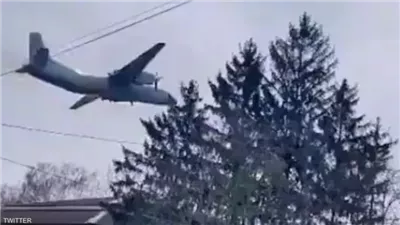 اللحظات الأخيرة لطائرة عسكرية أوكرانية قبل سقوطها محترقة (فيديو)