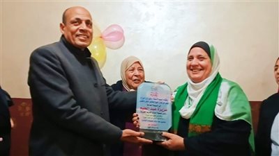 رئيس حي شمال الجيزة يسلم شقة محترقة بعد ترميمها لأصحابها (صور) 