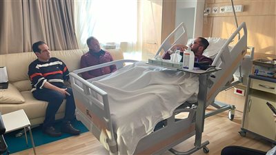  الخطيب يطمئن على الحالة الصحية لنجل المطرب محمد ثروت