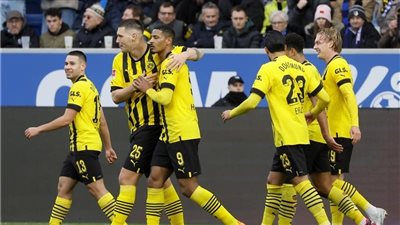 مرموش يشارك في فوز فولفسبورج على كولن ودورتموند يتصدر الدوري الألماني