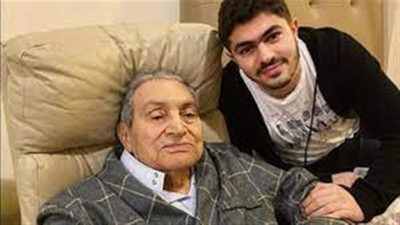 عمر علاء مبارك مع